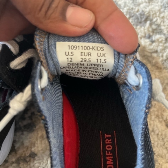 Youth size 12 mix and match Levi shoes - Picture 4 of 7